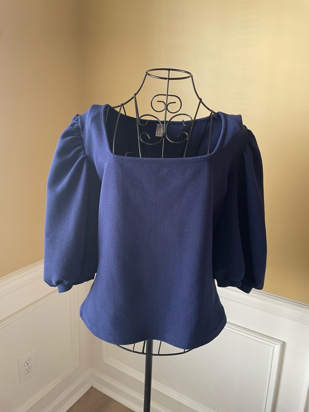 Square-Neck Puff Sleeve Top in Deep Navy
